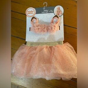 Baby girl tutu set.